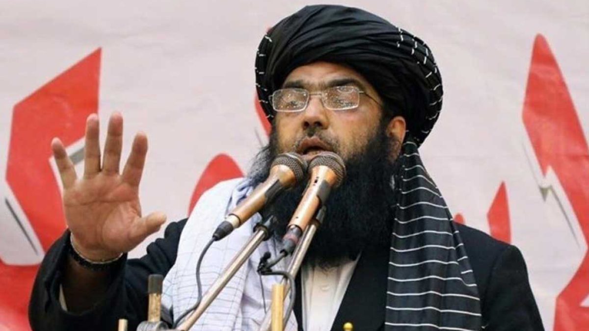 محمد عبدالکبیر معاون سیاسی طالبان در حال سخنرانی درباره روابط بین‌المللی افغانستان
