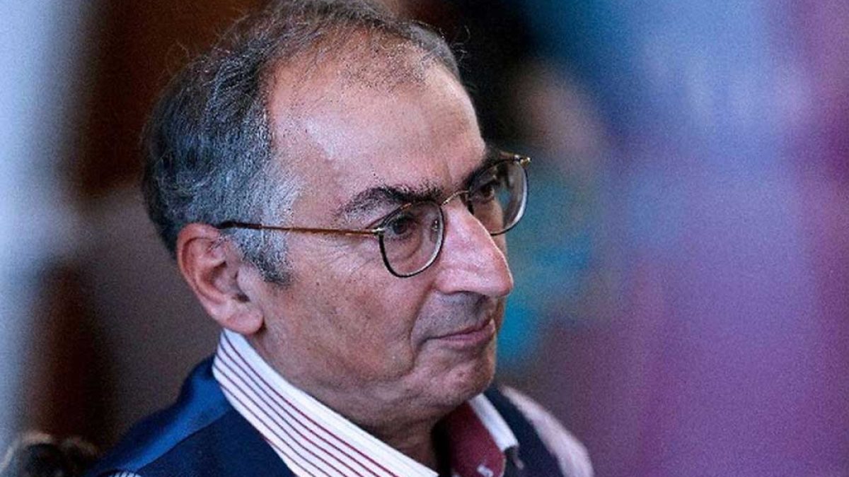 صادق زیباکلام در مرخصی درمانی از زندان