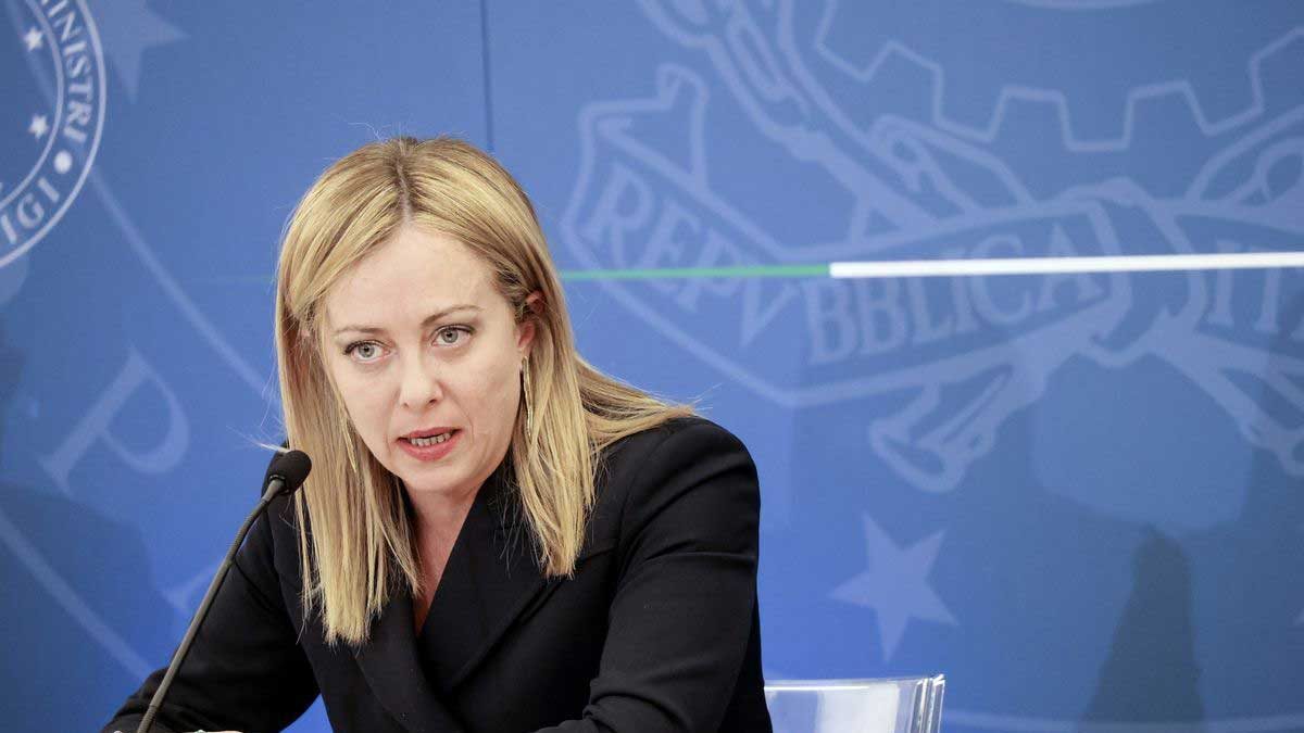 نخست‌وزیر ایتالیا در حال سخنرانی درباره حمله اسرائیل به غزه