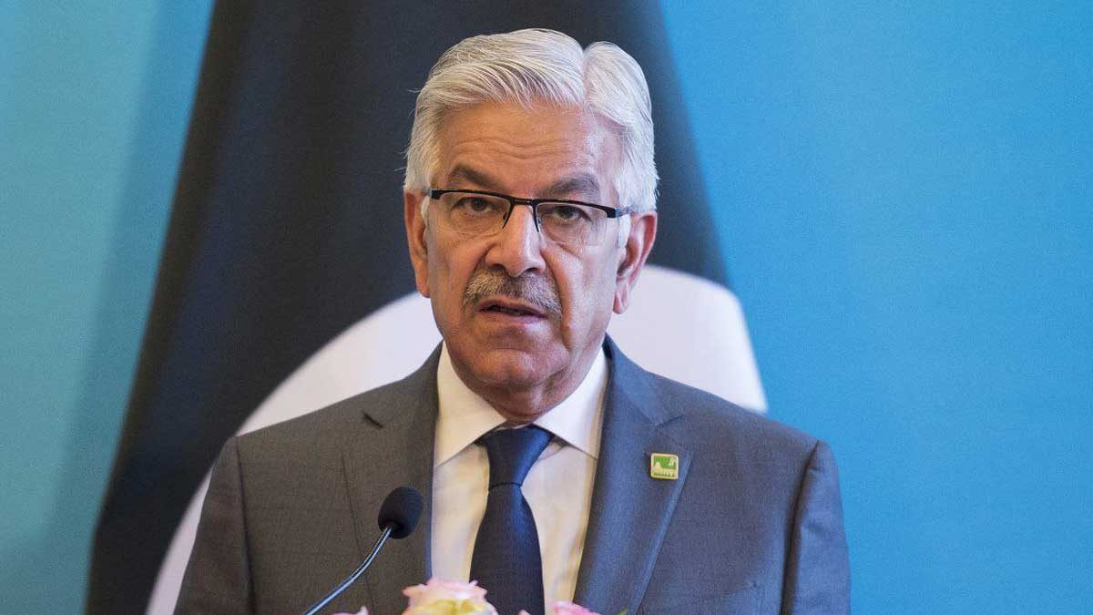 پرچم پاکستان و عربستان در کنار هم با نماد ائتلاف دفاعی