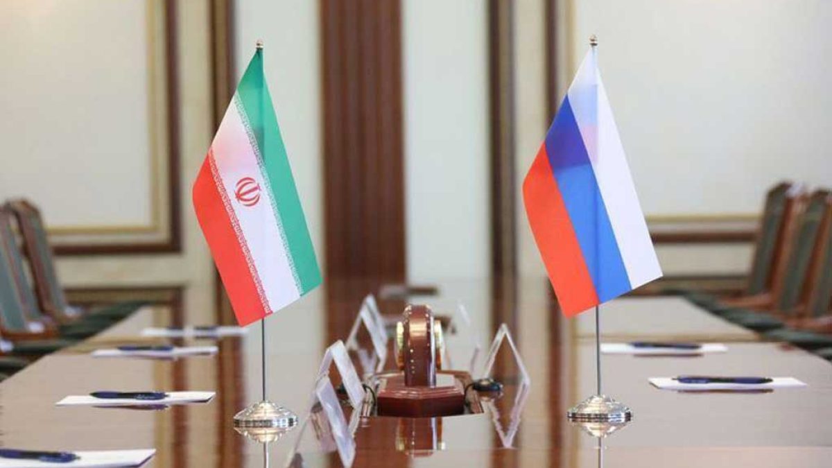 امضای معاهده جامع راهبردی ایران و روسیه توسط رؤسای جمهور دو کشور در کرملین