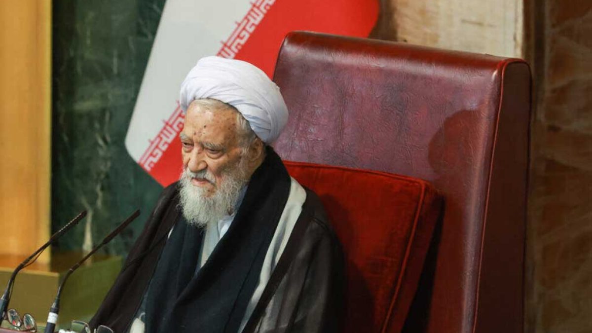 جلسه مشترک هیأت رئیسه و کمیسیون‌های مجلس خبرگان رهبری با حضور آیت‌الله موحدی کرمانی