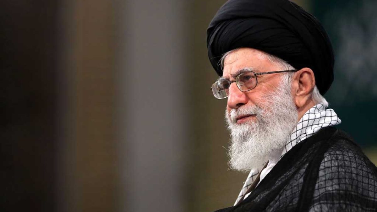 دیدار نوروزی آیت‌الله خامنه‌ای با اقشار مختلف مردم در حسینیه امام خمینی(ره)