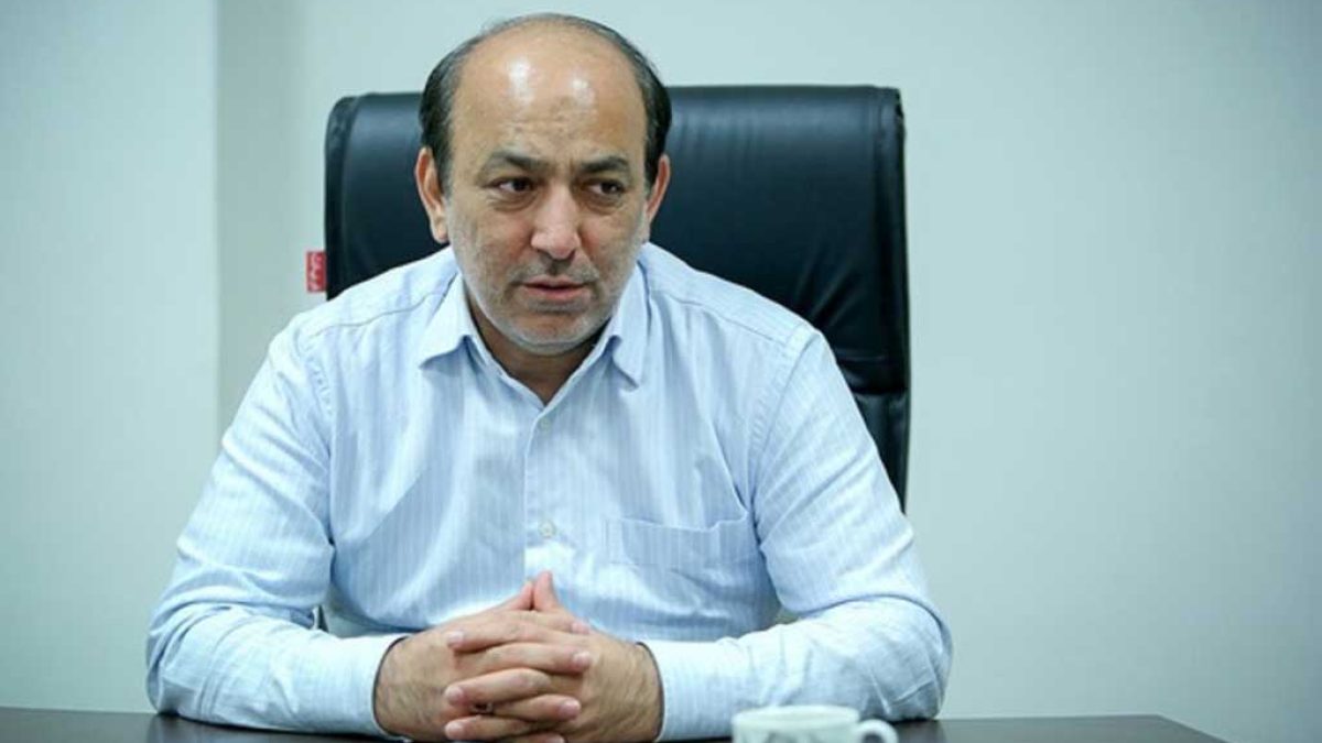 علی شکوری‌راد در حال تحلیل روابط ایران و آمریکا