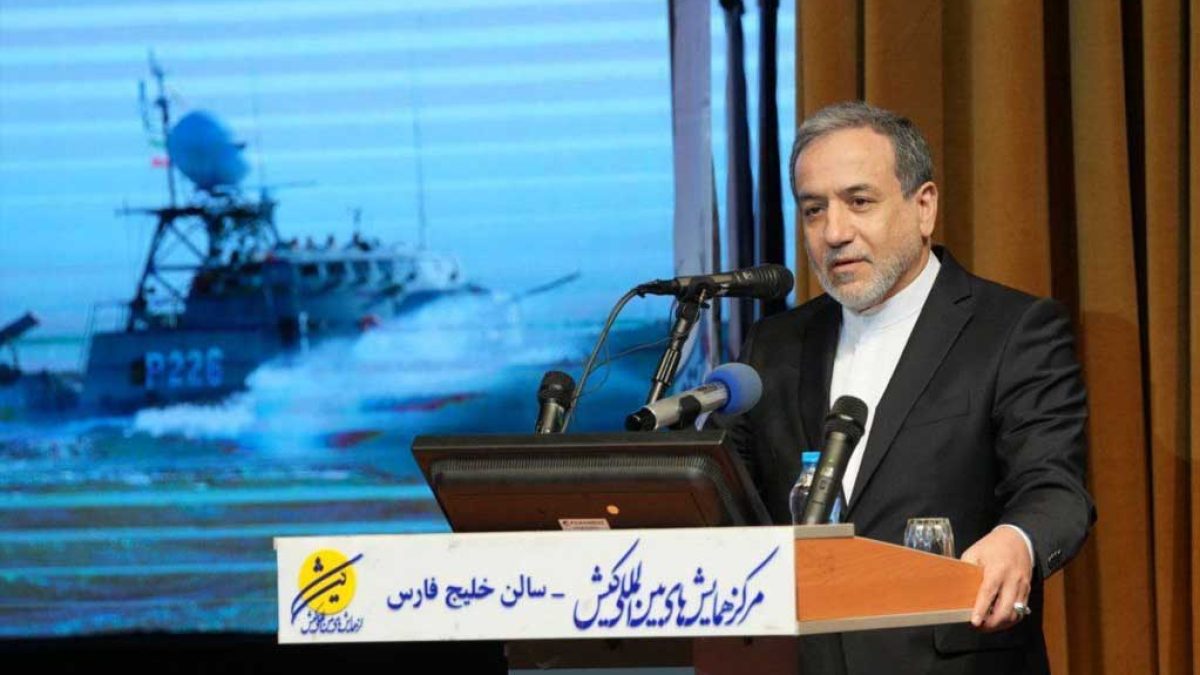 عراقچی در مراسم روز نیروی دریایی در جزیره کیش