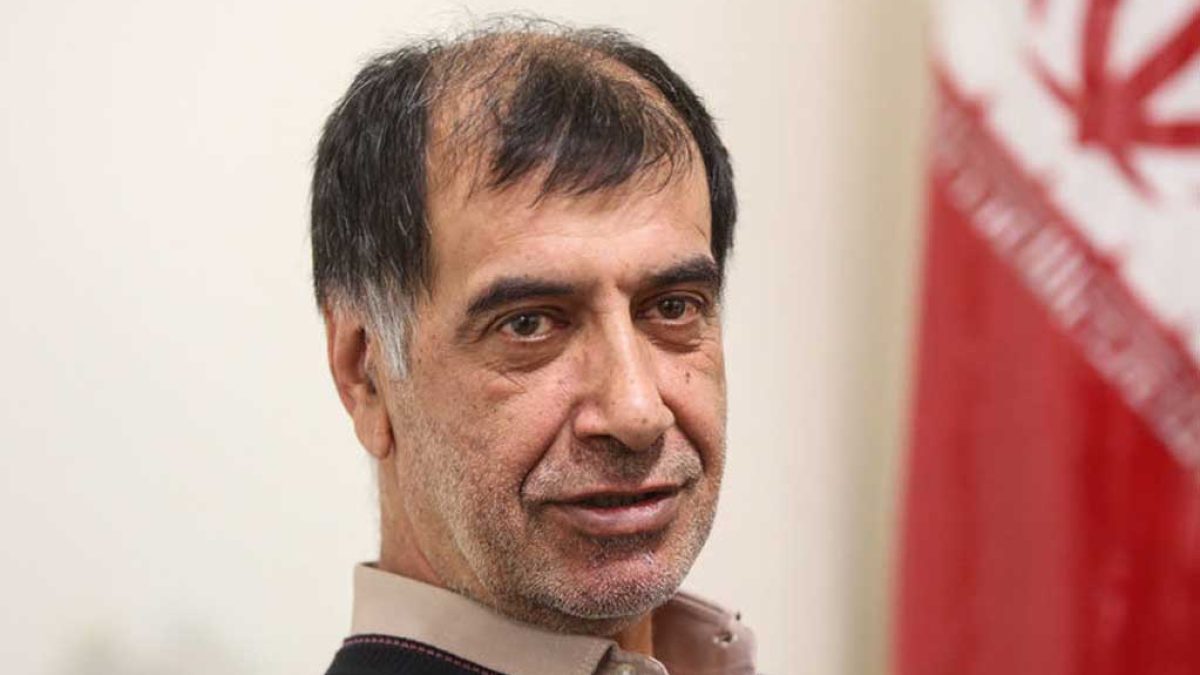 محمدرضا باهنر در نشست حزب موتلفه درباره آینده احزاب سخن می‌گوید