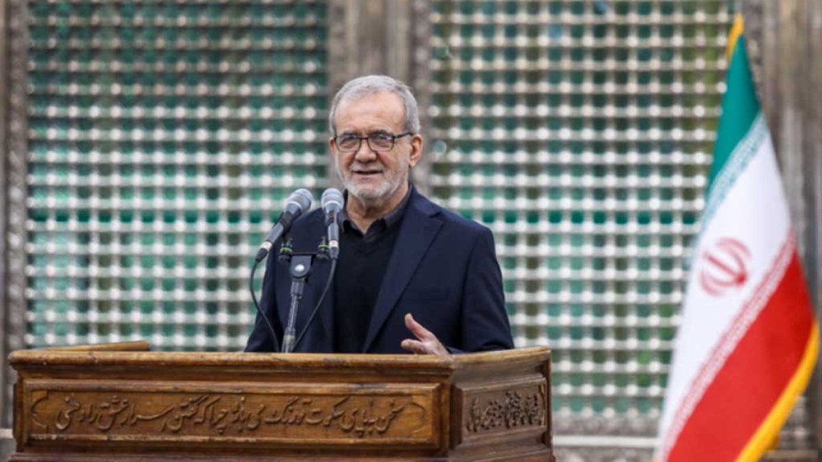 تجدید میثاق رئیس جمهور و اعضای دولت با آرمان‌های امام خمینی (ره) در حرم مطهر