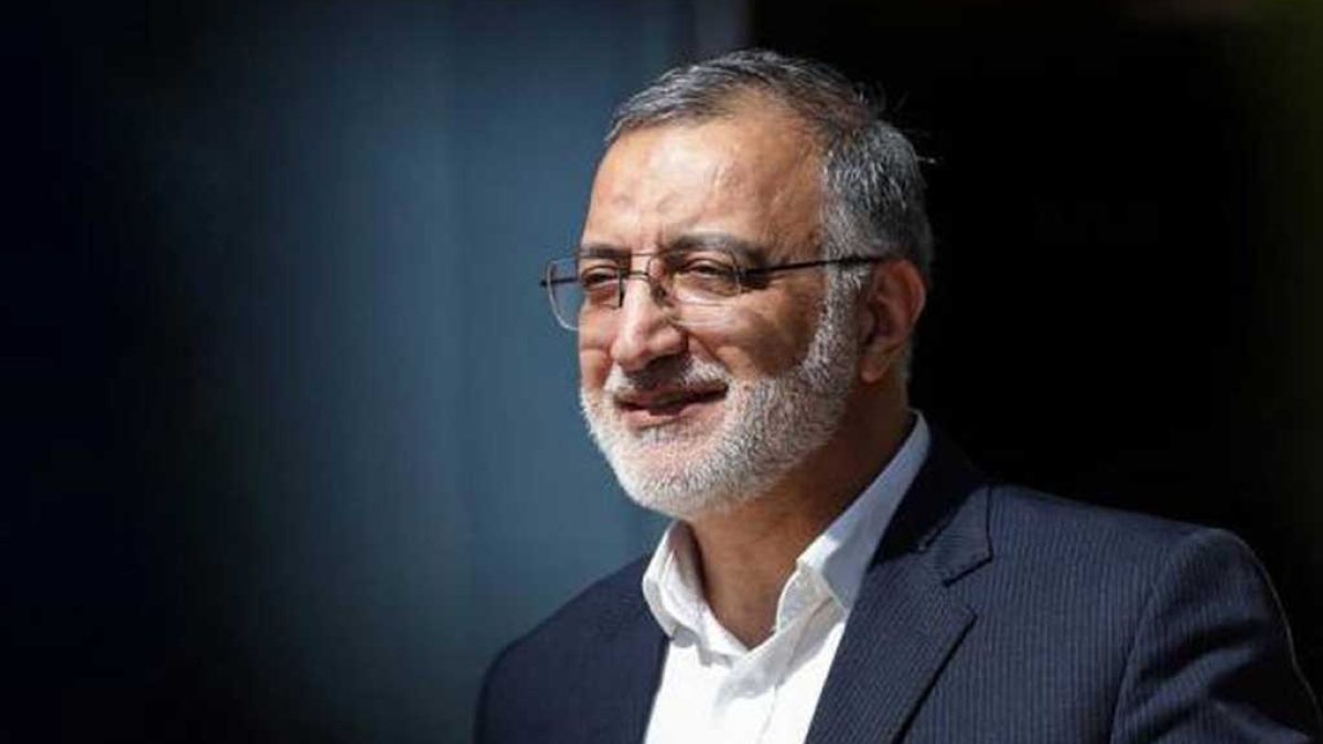 شهردار تهران در حال ارائه طرح تجمیع مراکز دولتی در جنوب پایتخت