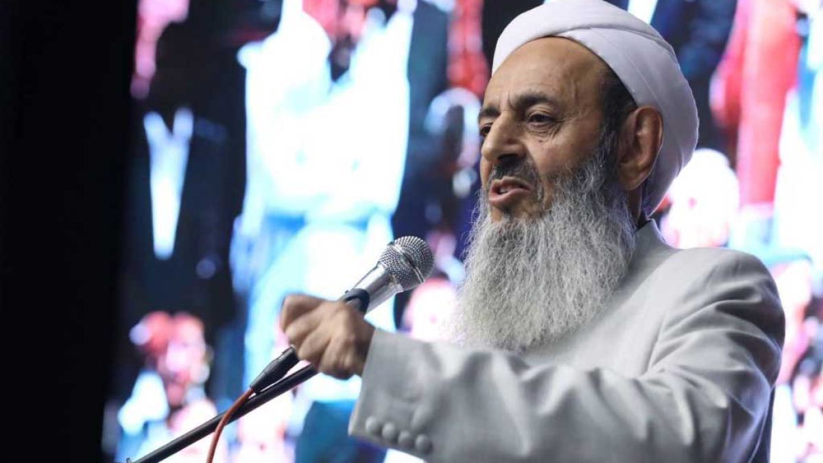 مولوی عبدالحمید در حال سخنرانی درباره حقوق فلسطینیان در غزه