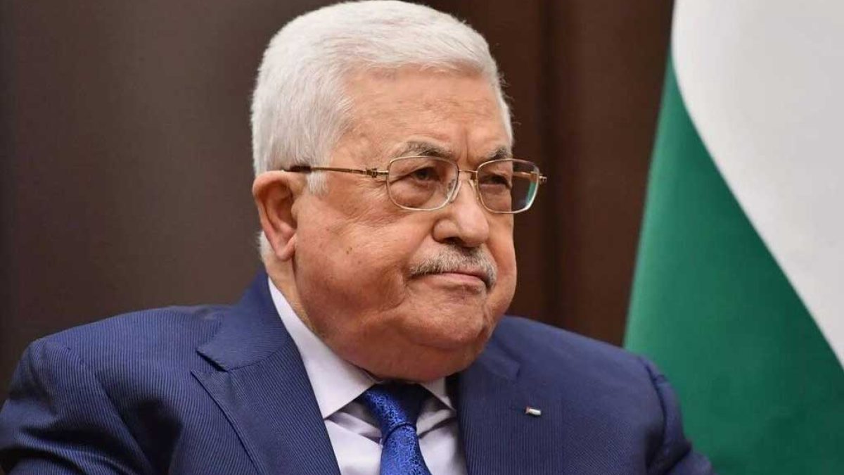 ساختمان تشکیلات خودگردان فلسطین و پرچم فلسطین