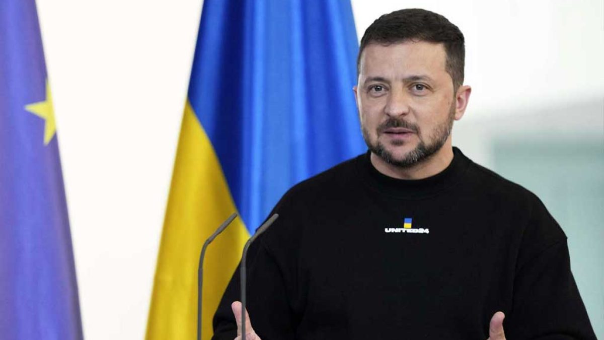 زلنسکی در حال سخنرانی در کنفرانس امنیتی مونیخ