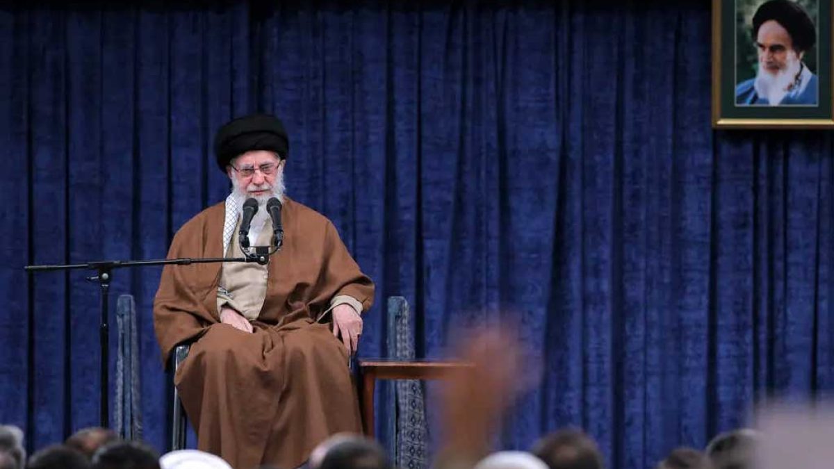 دیدار رهبر معظم انقلاب با مردم قم و تبیین جنگ نرم