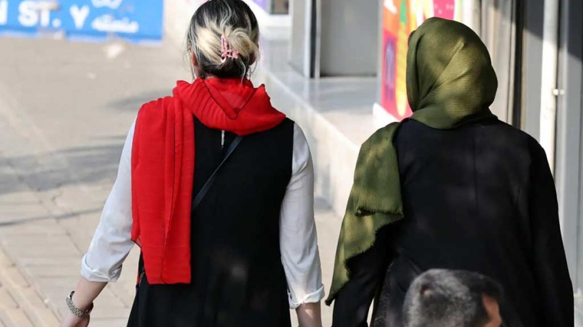 نظارت دیجیتال بر حجاب زنان در ایران با استفاده از پهپاد و اپلیکیشن ناظر