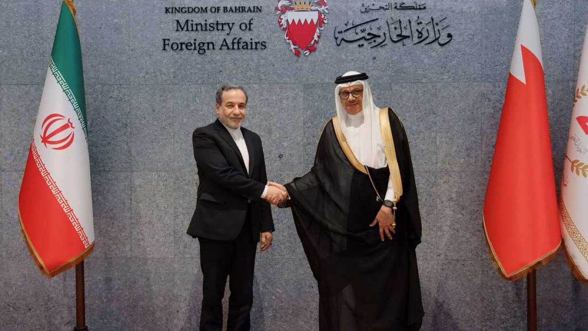 دیدار وزیر امور خارجه ایران با مقامات بحرینی
