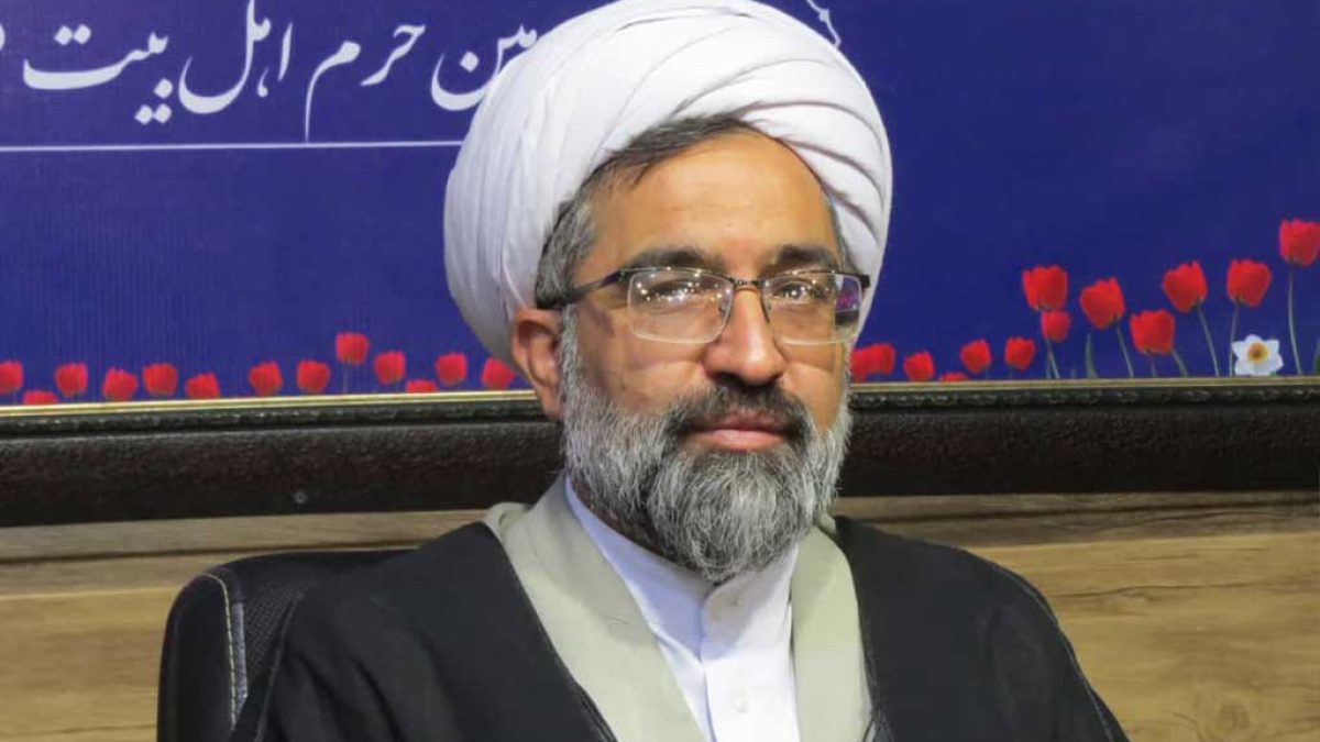 لحظه سوء قصد به امام جمعه کازرون پس از نماز جمعه