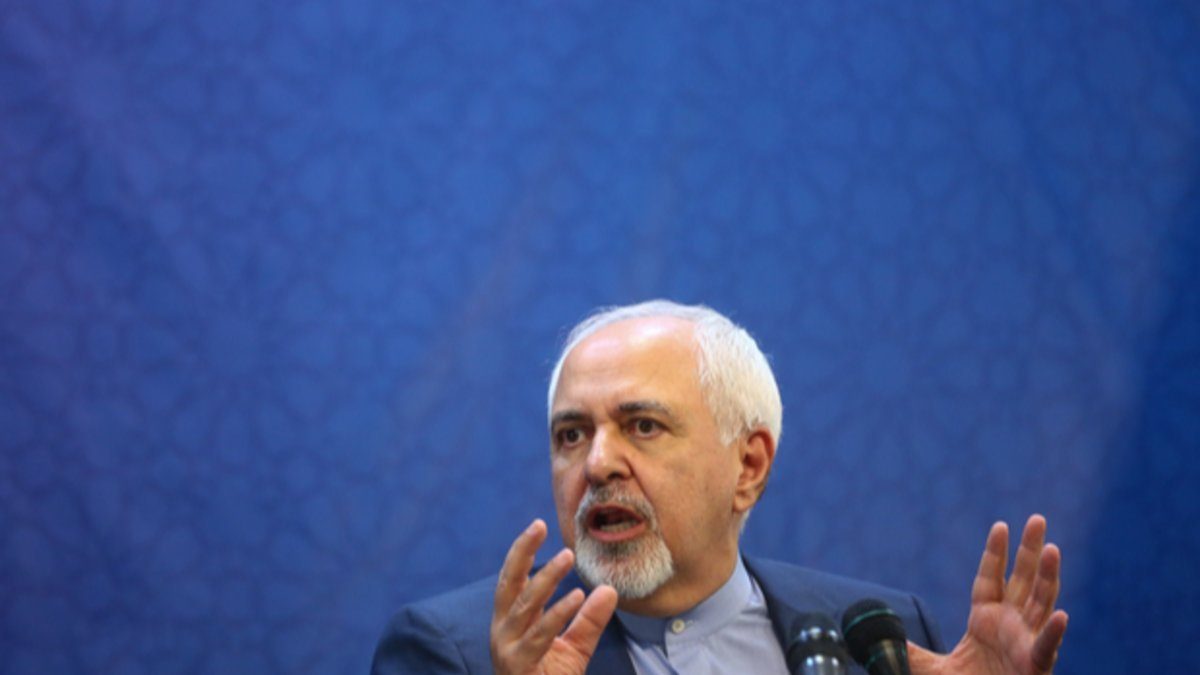 محمدجواد ظریف در حال سخنرانی درباره مذاکرات برجام 