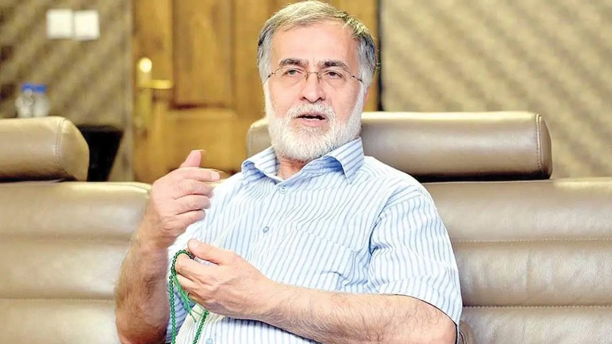 محمد عطریانفر در حال گفت‌وگو درباره استعفای رئیس‌جمهور و انسجام ملی