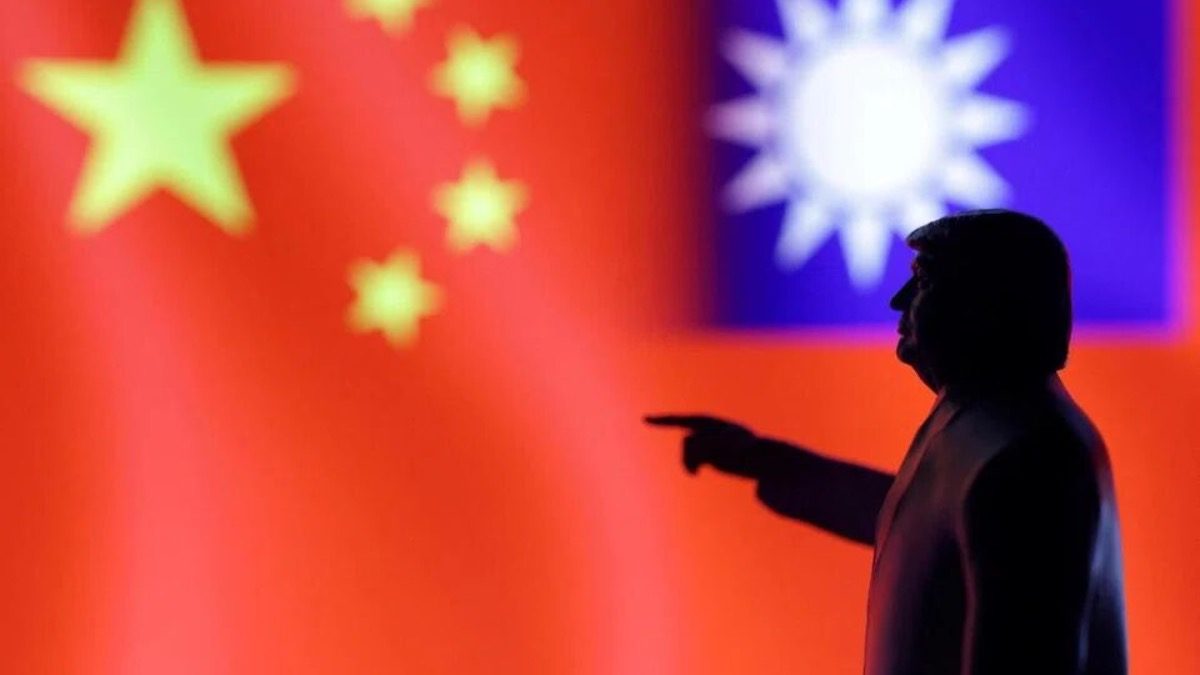 نقشه تایوان و چین، پرچم آمریکا، جنگنده و تانک نظامی