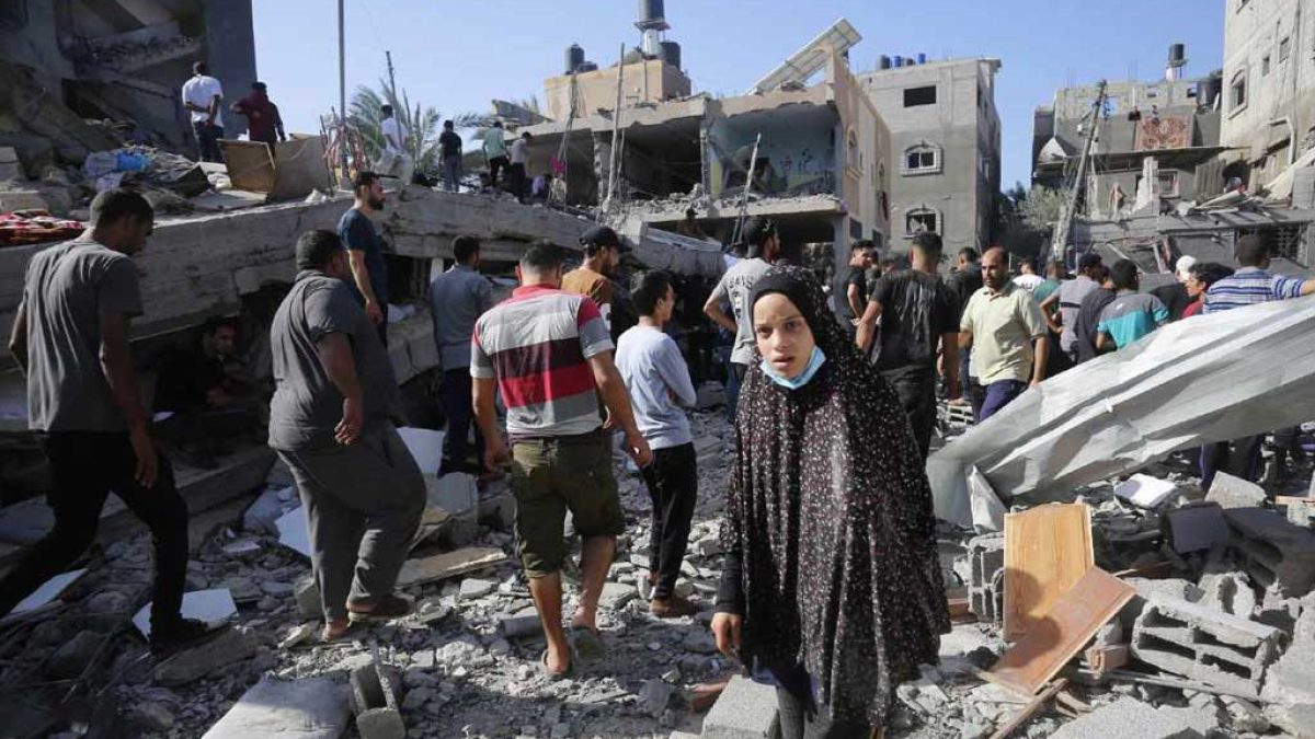 لوچیانو زاکارا، استاد دانشگاه قطر، در حال تحلیل جنگ غزه