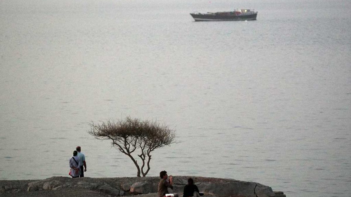 نفتکش‌های غول‌پیکر در حال عبور از تنگه استراتژیک هرمز