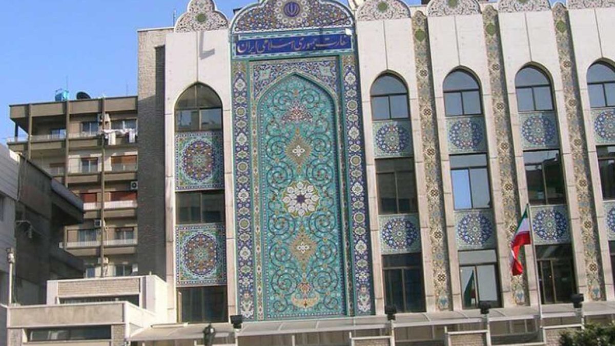 تصاویر حمله معارضان مسلح به سفارت ایران در دمشق پس از سقوط حکومت اسد