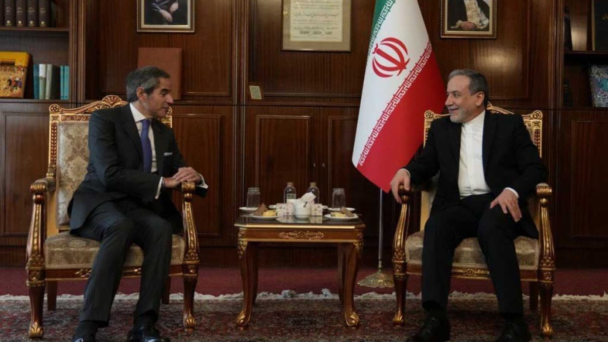 دیدار رافائل گروسی با سیدعباس عراقچی در وزارت امور خارجه ایران