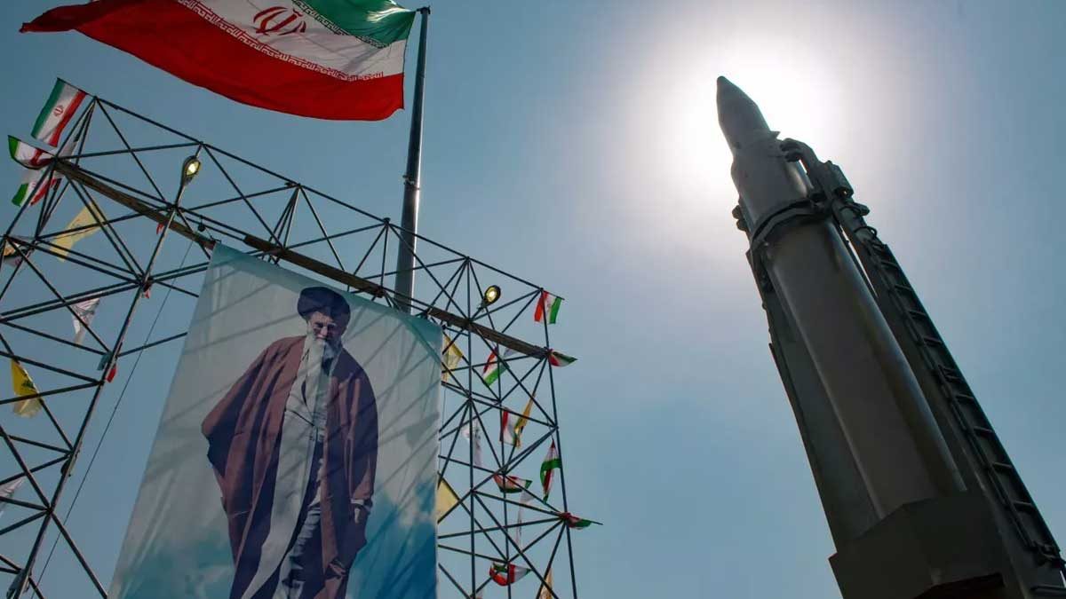 رونمایی از موشک بالستیک قاسم بصیر ایران با برد ۱۲۰۰ کیلومتری
