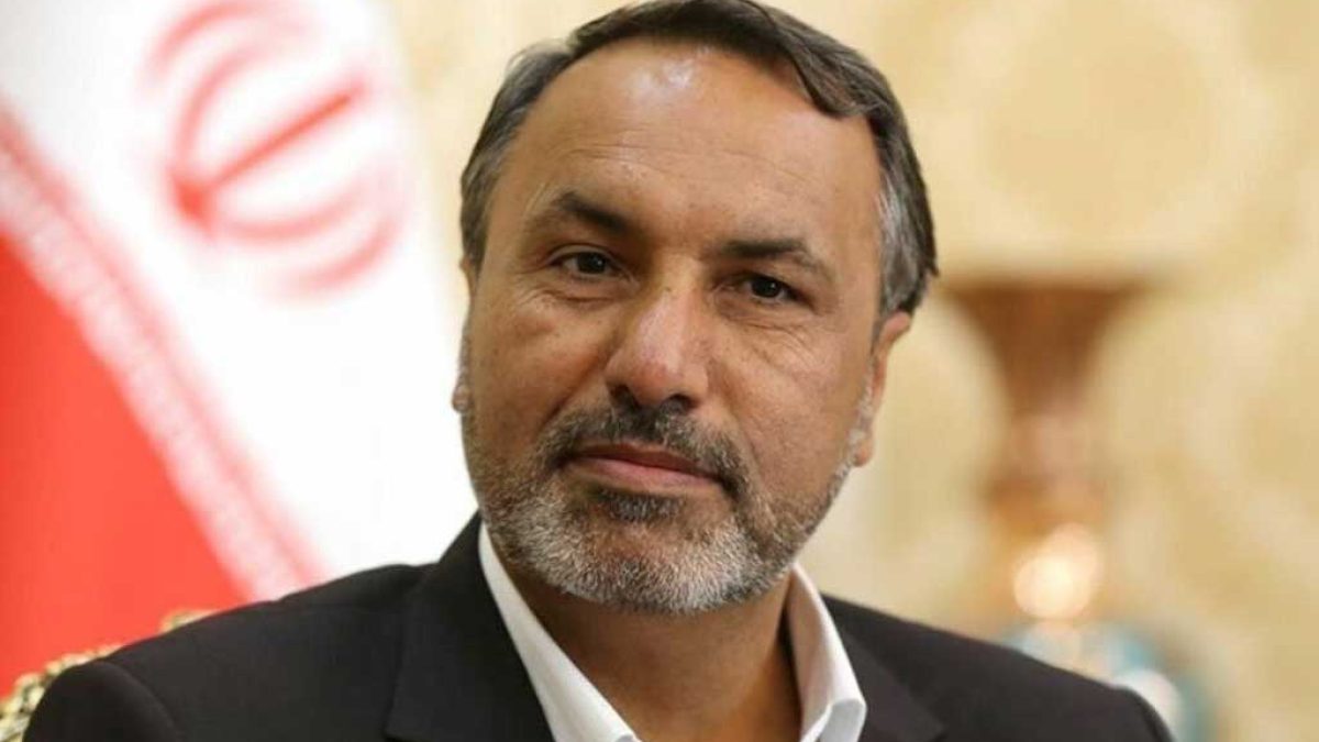 رئیس کمیسیون عمران مجلس در حال تشریح برنامه‌های عمرانی دول