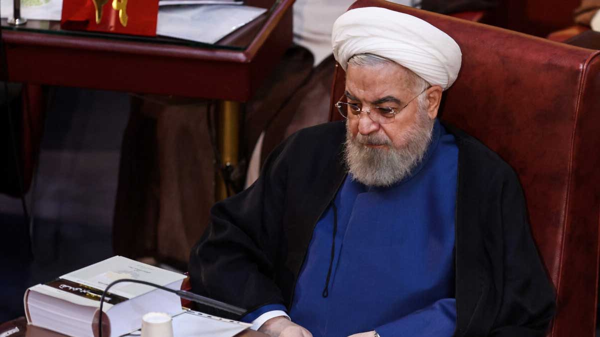 حسن روحانی در حال صدور بیانیه محکومیت حملات تروریستی