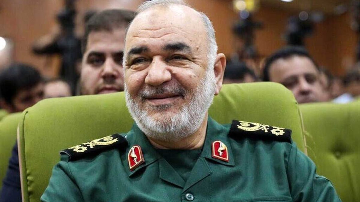 سردار سلامی در مراسم تشییع پیکر شهید نیلفروشان