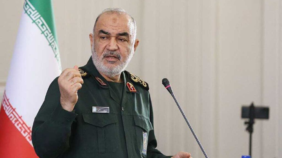 سردار سلامی در حال سخنرانی در کنگره ملی شهدای فارس
