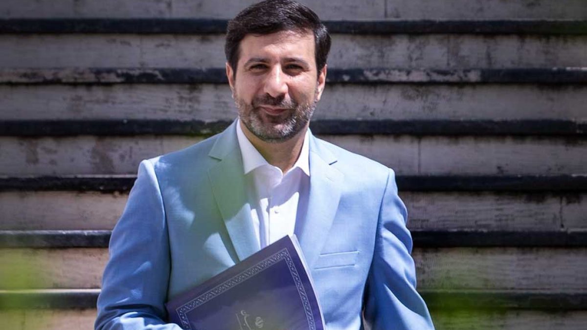 هادی طحان نظیف، سخنگوی شورای نگهبان، در حال سخنرانی درباره تمامیت ارضی ایران